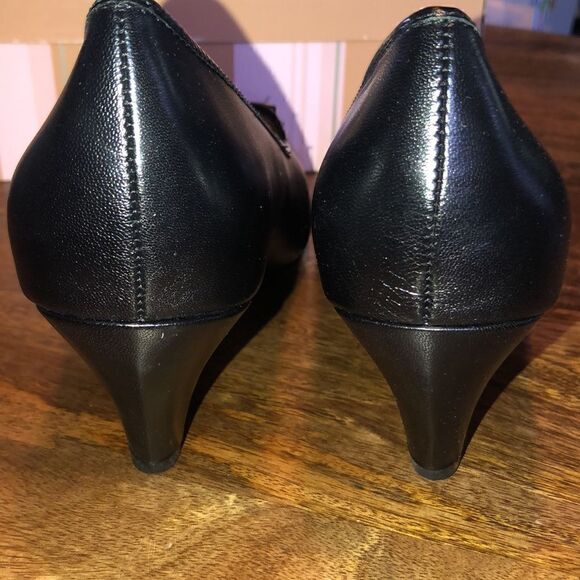 TROTTERS Black Leather Tortoise Patent Captoe and Bow NADIA Heels size 8 Wide - Picture 5 of 9